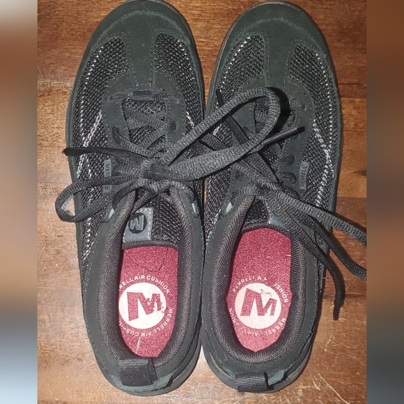 Merrell Black and Red Women's Size 7.5 Sneakers. - Picture 2 of 9